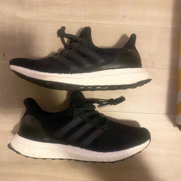 Authentic Adidas Ultraboost in Black & White size 6Y - Picture 6 of 10